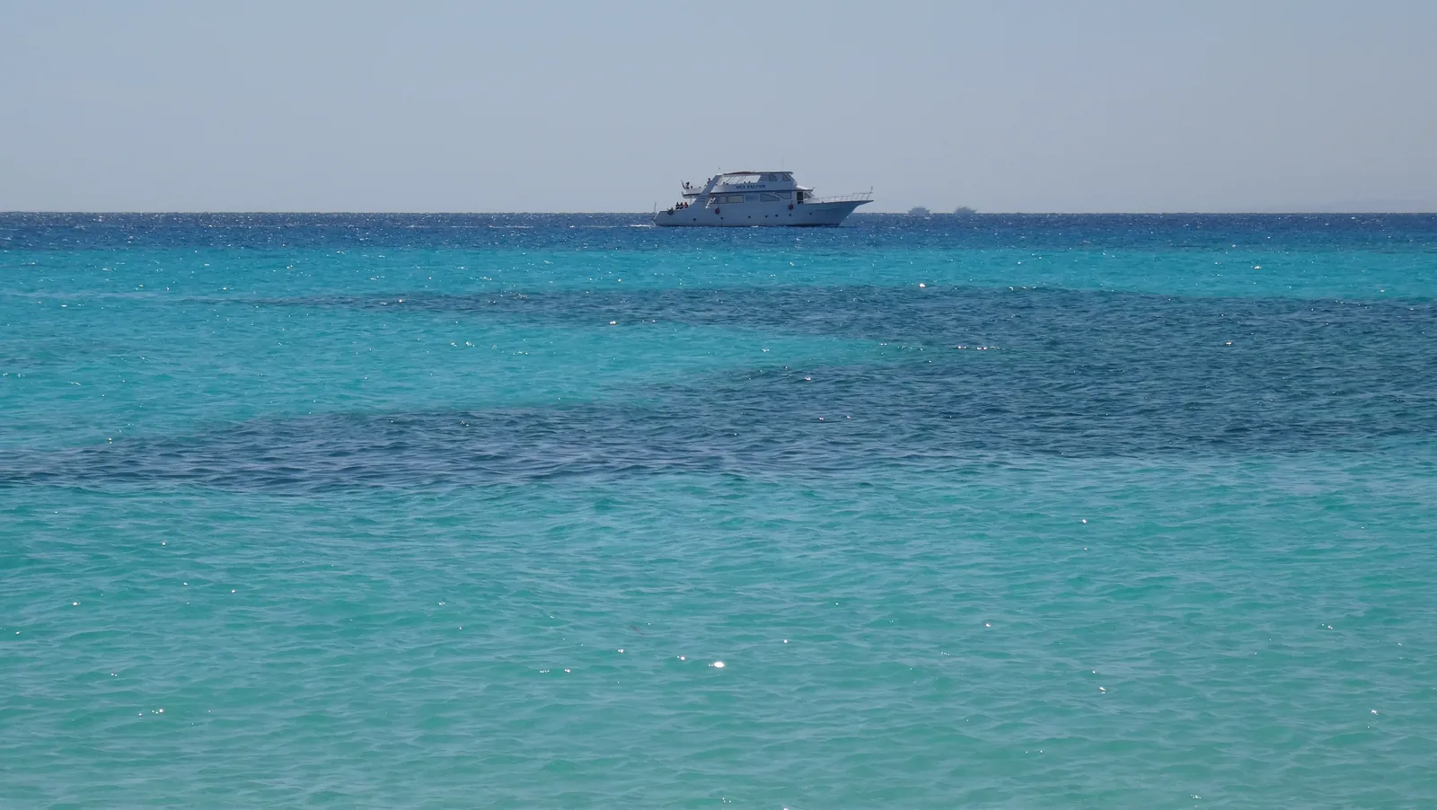 Mar turquesa junto à ilha Giftun, Hurghada
